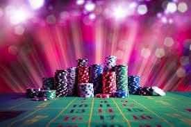Người chơi Việt Nam trải nghiệm slot online và live casino ngon lành tại 12win